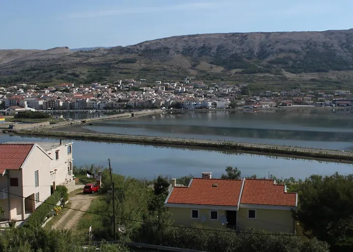 Apartman Apartments By The Sea Pag - 6273 Pag Town